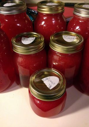 A picture of Monkey 74's Raspberry Lemonade Moonshine.