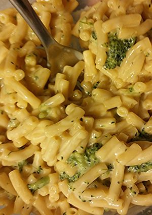 A picture of Broccoli Mac N Cheese the lazy girl way!.