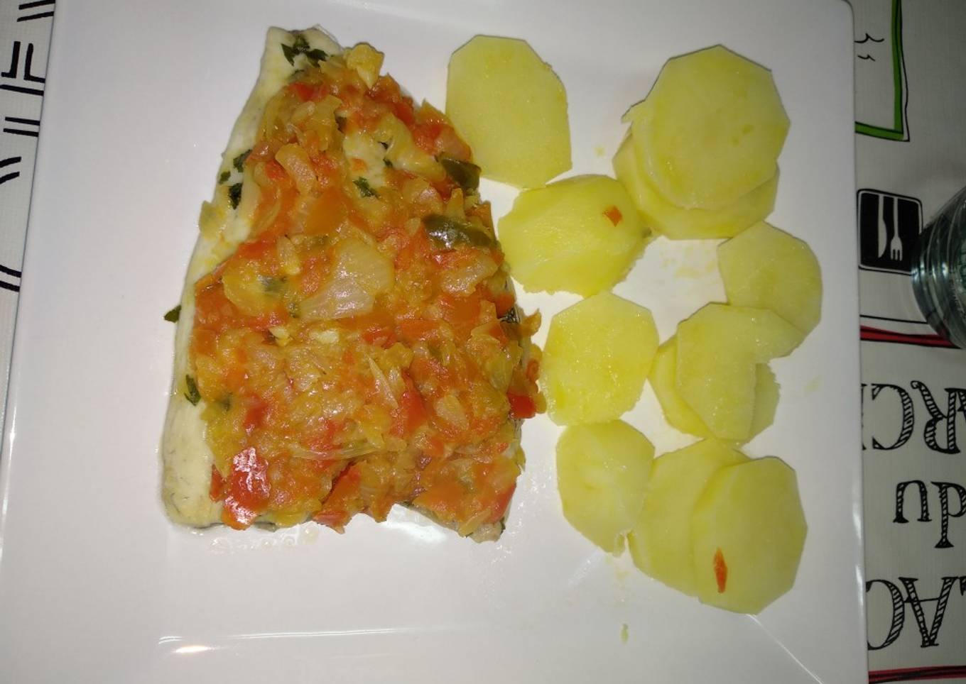 Dorada vapor con verduras y patatas