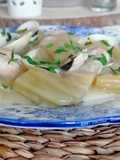 Cardo con gambas y almejas