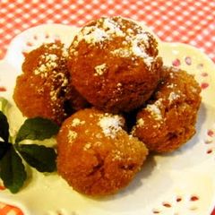 Crisp Donut Holes with Pancake Mix A picture of Crisp Donut Holes with Pancake Mix.