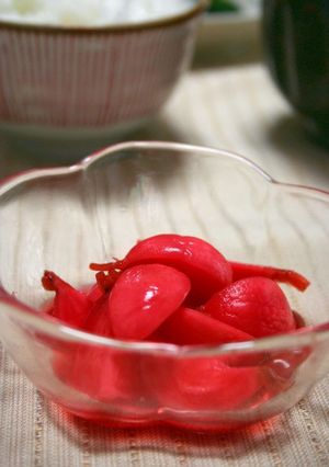 A picture of Radishes Pickled in Sweet Vinegar.