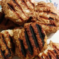 A picture of Turkey burgers.