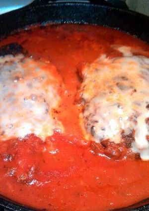 A picture of one pan chicken pamigiana.