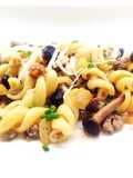 Fusilloni con ragù d'anatra, funghi e castagne