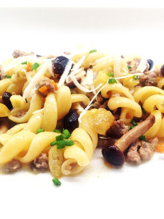 Foto di Fusilloni con ragù d'anatra, funghi e castagne