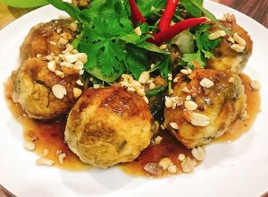 Hình của món Hột vịt lộn xào me.