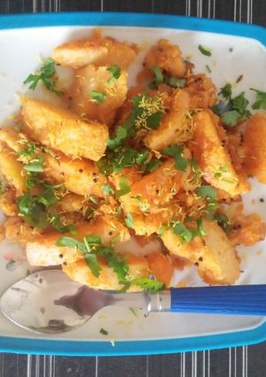 इडली फ्राय (idli fry recipe in marathi) रेसिपी चे मुख्य फोटो 