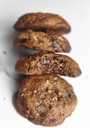 Hình của món Chunky Coffee Pecan Chocolate Chip Cookies.