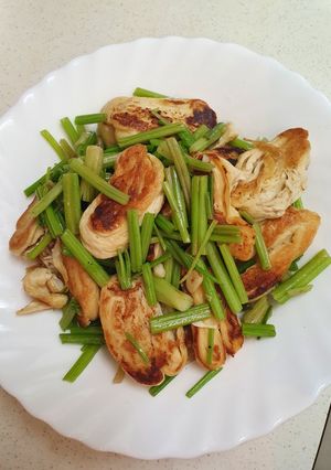 芹菜炒豆包 的食譜成品照片