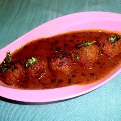 A picture of Green tomato kofta curry.