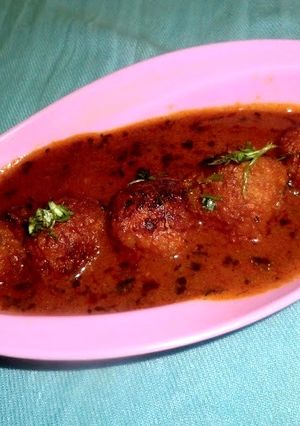 A picture of Green tomato kofta curry.