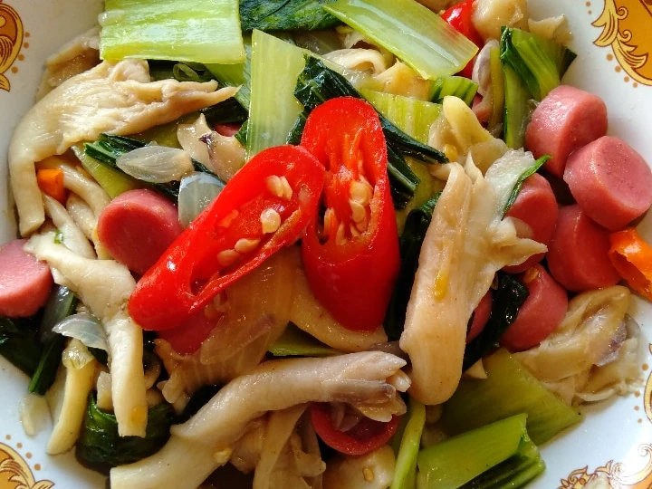 Cara Gampang Menyiapkan Resep Tumis jamur pakcoy sosis Anti Ribet, Bisa Manjain Lidah