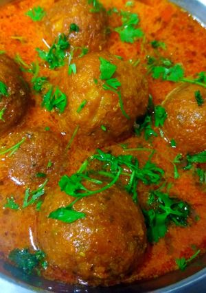 A picture of Cabbage Kofta Curry.