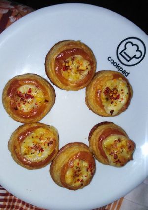 A picture of Chicken cheese petties.