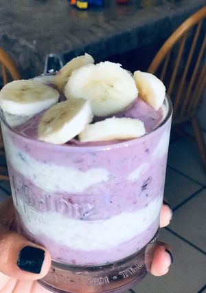 Una foto de Avena con yogurt y fruta