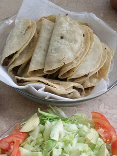 Una foto de Tacos dorados