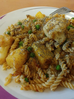 Una foto de Pasta integral con coliflor y tamari