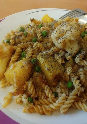 Una foto de Pasta integral con coliflor y tamari