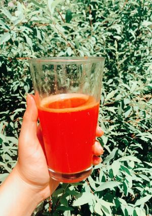 Una foto de Jugo de remolacha, zanahoria y naranja