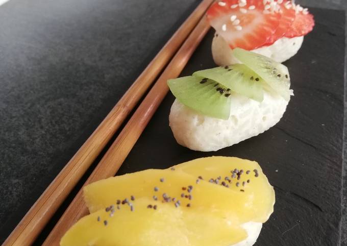 Sushis de riz au lait aux fruits et son coulis