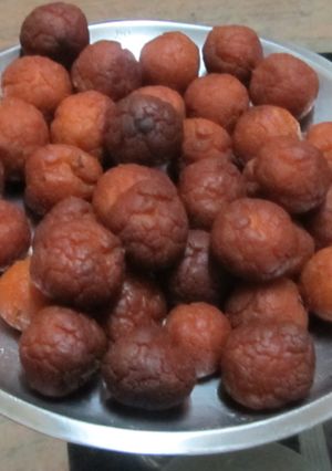A picture of Vella Cheedai (Sweet Cheedai).