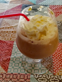 Una foto de 🍧Batido de plátano y yogurt frutas del bosque