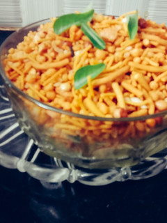 மிளகு மிச்சர் (Milagu mixture recipe in tamil) செய்முறை முக்கிய புகைப்படம்