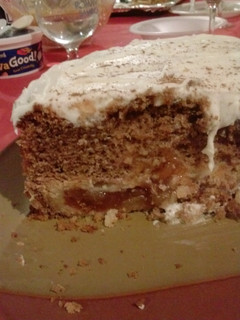 A picture of Apple Pake ( pie in a cake).