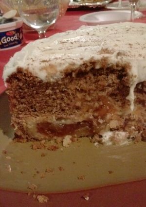 A picture of Apple Pake ( pie in a cake).