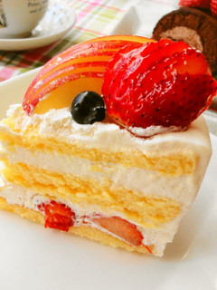 A picture of Easy How to Slice a Whole Cake.