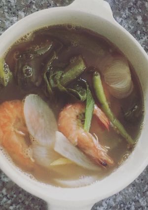 A picture of Sinigang na Hipon or Shrimps in Sour Soup.