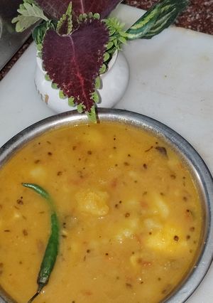 सिंपल और स्वादिष्ट आलू का झोल रेसिपी मुख्य फोटो