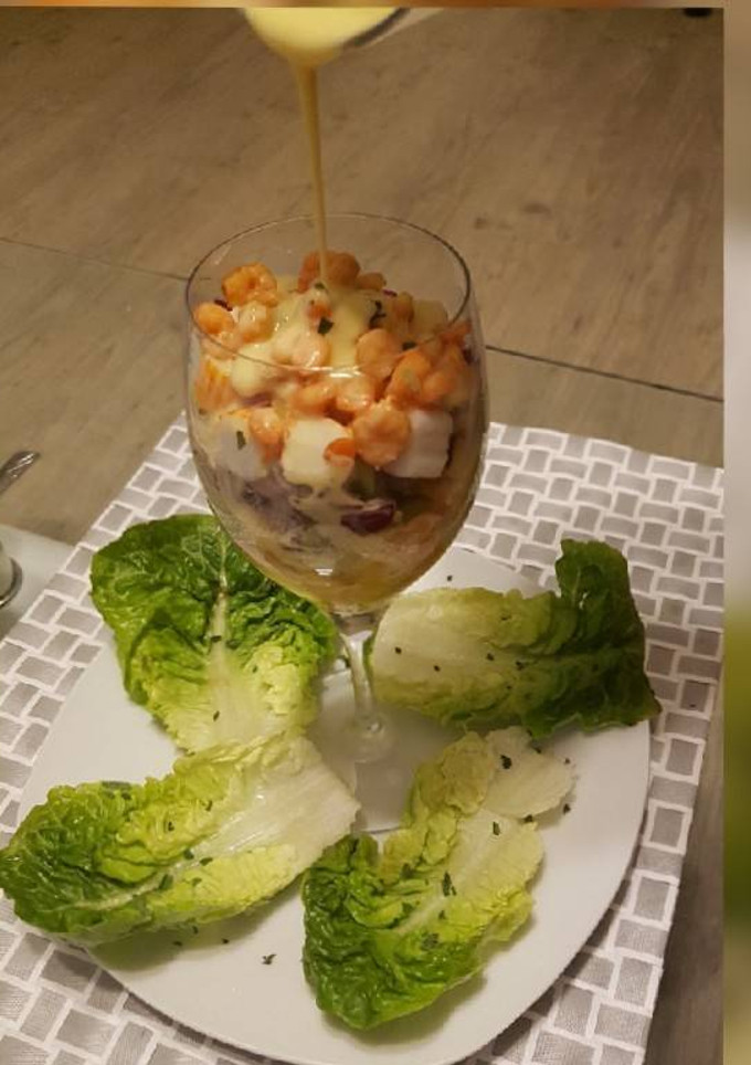Una foto de Cóctel Petit Crevette (Camarón, Salmón y Cangrejo)
