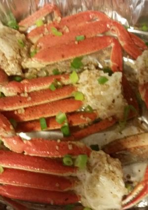A picture of Garlic Roasted Crablegs.