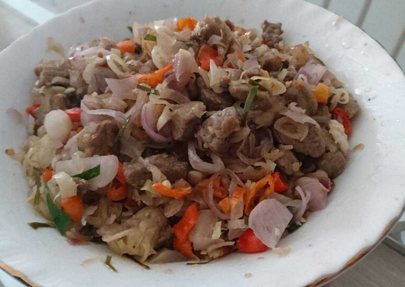 Babi sambal matah