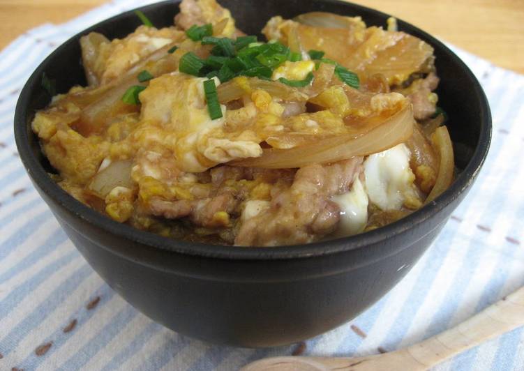 Chicken &amp; Egg Rice Bowl in a Skillet