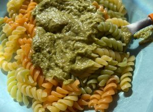 Una foto de Salsa de paltas con pasta seca