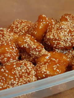 Szezámmagos csirke falatok recept fotója