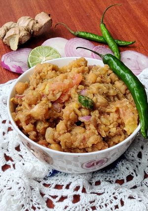 A picture of Delhi Street style Matra matar chaat.