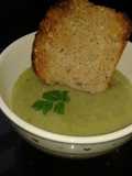 Low fat broccoli and leek soup
