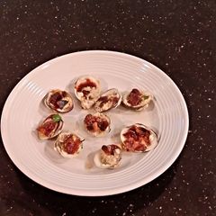 A picture of Clams Casino.