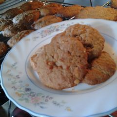 A picture of Peanut butter and banana cookies.