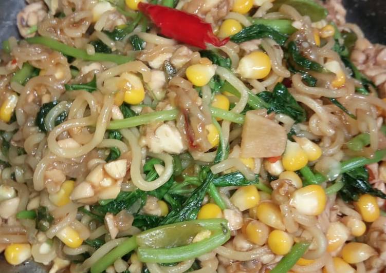 Mie orek "jateyem"(jagung tempe bayem)