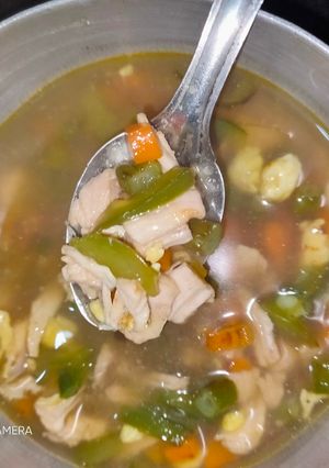 চিকেন ভেজিটেবল স্যুপ (chicken vegetable soup recipe in Bengali) রেসিপির প্রধান ছবি