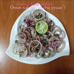 Onion salad (' laccha pyaaz') A picture of Onion salad (' laccha pyaaz').