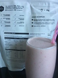 Una foto de Batido de fresa y plátano