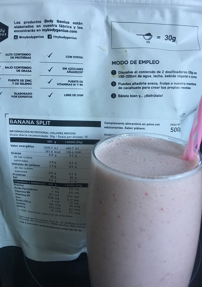 Una foto de Batido de fresa y plátano
