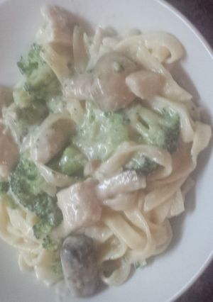 A picture of Loaded chicken Alfredo.