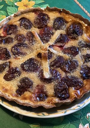 Une photo de Tarte aux prunes d'ente et fruits confits (pâte brisée sarrasin, prune, épeautre)